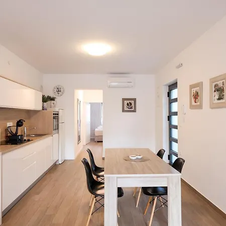 Mato Apartment *