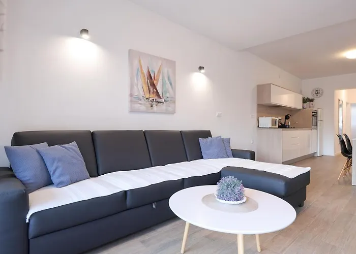 Mato アパート ザダル